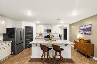 394 Coconut Dr in Bloomingdale, GA - Building Photo - Building Photo