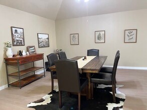 3310 Wedgwood St in Midland, TX - Foto de edificio - Building Photo