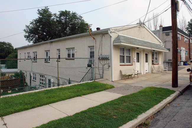 714 Maple St in Conshohocken, PA - Foto de edificio - Building Photo