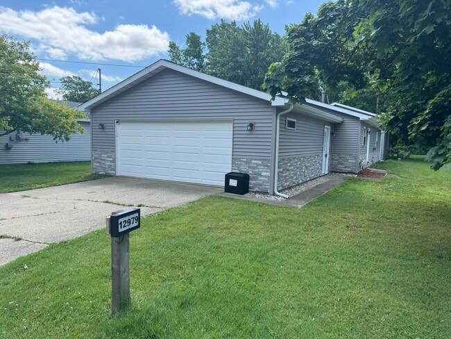 12979 Roughys Dr in Wayland, MI - Building Photo - Building Photo