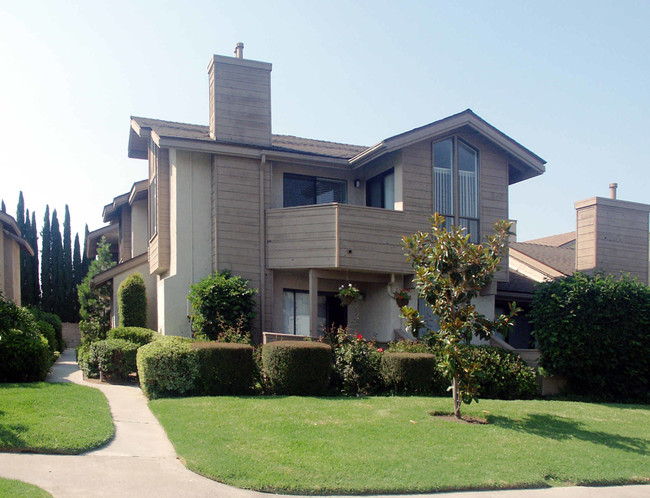 Saguaro Street Apartments Bldg 1 in Lake Forest, CA - Building Photo - Building Photo