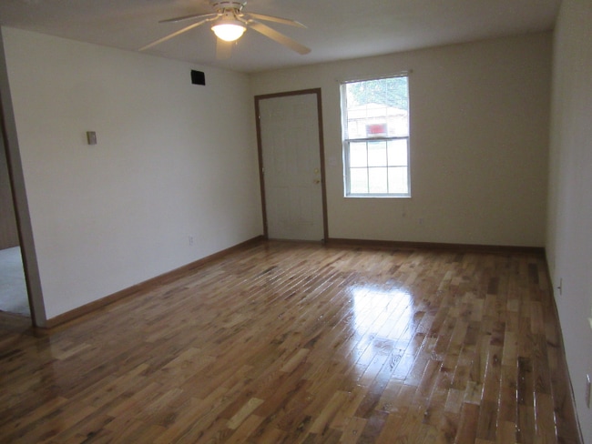 4237 Auburn Rd in Huntington, WV - Foto de edificio - Building Photo