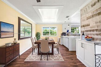 16530 Royal Poinciana Ct in Weston, FL - Foto de edificio - Building Photo