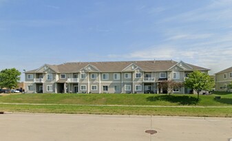 1380 SE Florence Dr in Waukee, IA - Building Photo