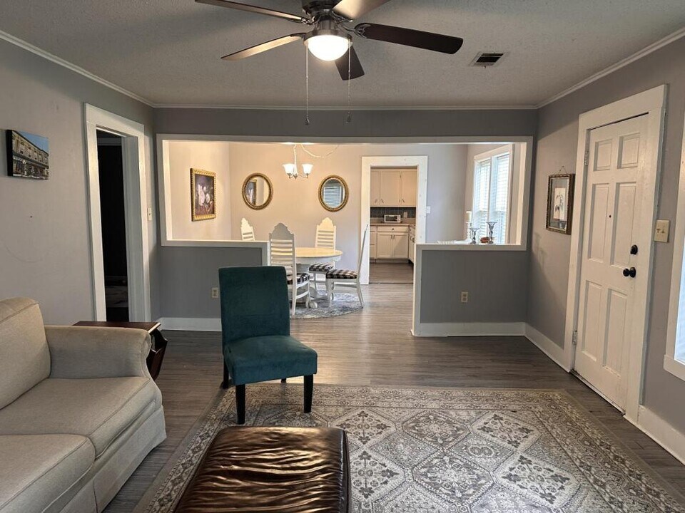 2605 Albert Pike Rd in Hot Springs, AR - Building Photo