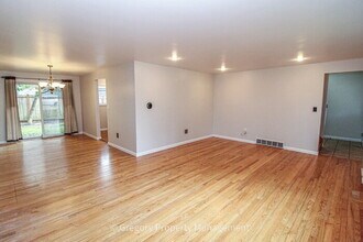 19711 Bartlett Rd in Bothell, WA - Building Photo - Building Photo