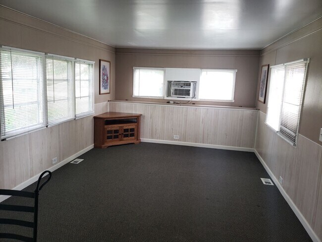 805 4th St-Unit -Trailer in Garretson, SD - Foto de edificio - Building Photo