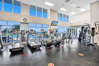 16699 Collins Ave, Unit 4007 in Sunny Isles Beach, FL - Foto de edificio - Building Photo