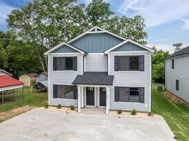 818 2nd St SE in Hickory, NC - Building Photo