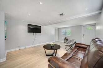 1601 Palm Way in Largo, FL - Building Photo - Building Photo