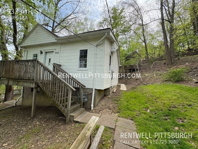 933 4th St in Verona, PA - Building Photo - Building Photo
