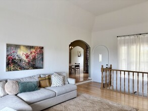 1043 Marion Dr in Glendale, CA - Building Photo - Building Photo