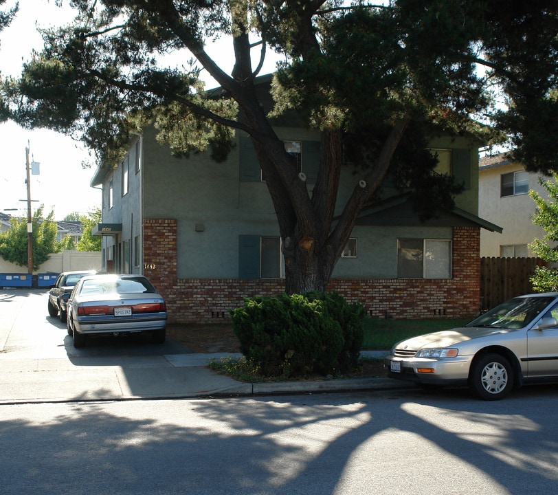 1642 Queen Charlotte Dr in Sunnyvale, CA - Building Photo