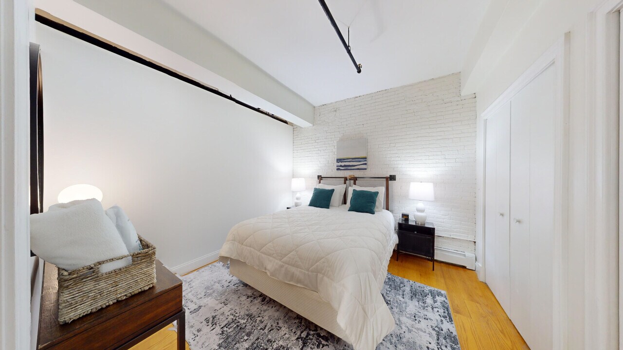 13 Stanhope St in Boston, MA - Building Photo