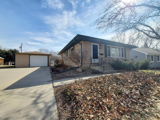 property at 3905 5th Pl NW