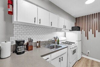 1840 Richmond Ave. in Houston, TX - Foto de edificio - Building Photo