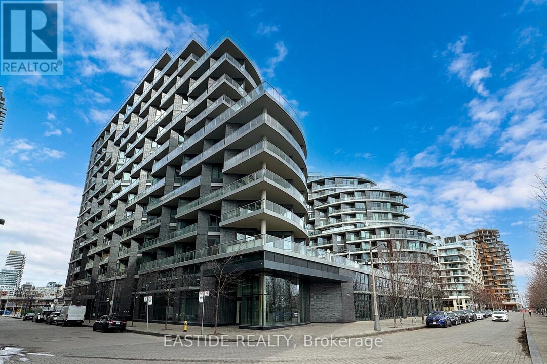 1-SPH01 Edgewater Dr in Toronto, ON - Building Photo