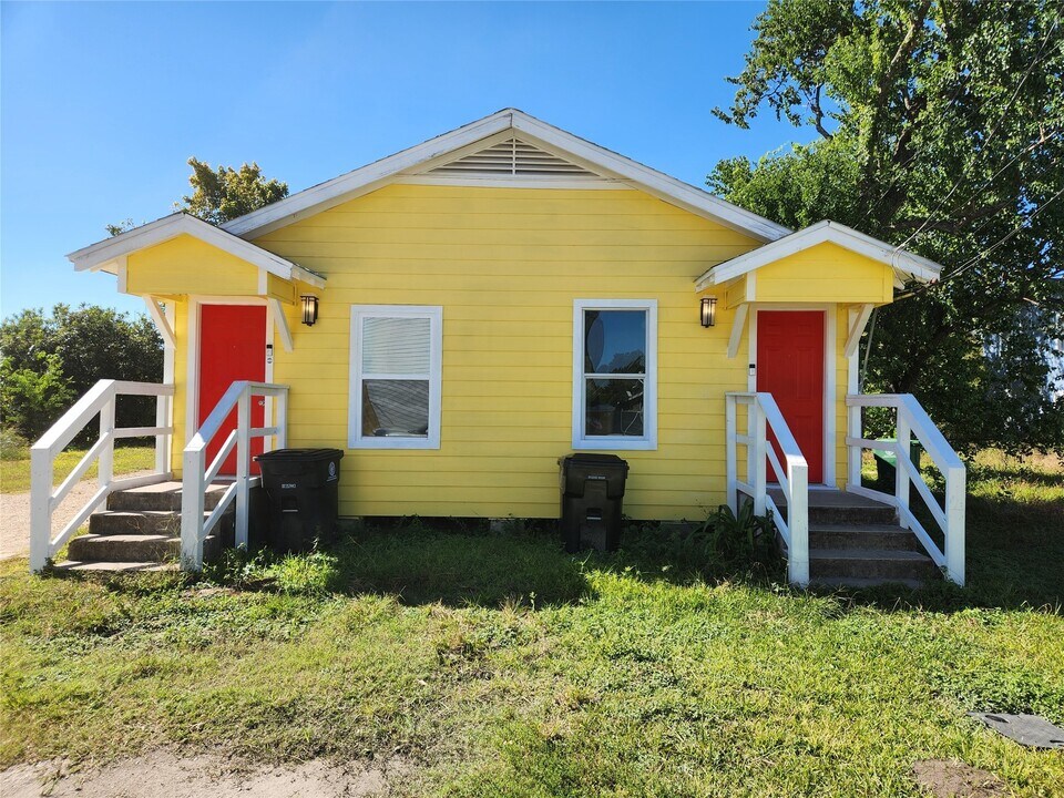 2706 Berry St in Houston, TX - Building Photo