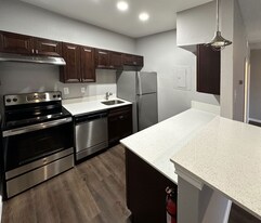 8800 Westplace Dr in Houston, TX - Building Photo