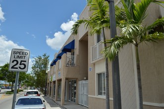 Palm Avenue Condos in Hialeah, FL - Building Photo - Building Photo