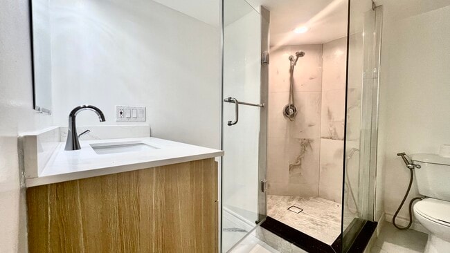 2 Lytton Blvd in Richmond Hill, ON - Building Photo - Building Photo