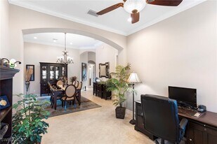 6155 Dogleg Dr in Naples, FL - Building Photo