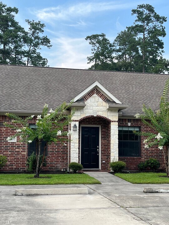 2603 Appian Way, Unit 2603 Appian Way Unit B in Roman Forest, TX - Building Photo