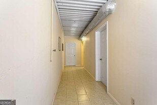 4010 W Cooper Lake Dr SE in Smyrna, GA - Building Photo