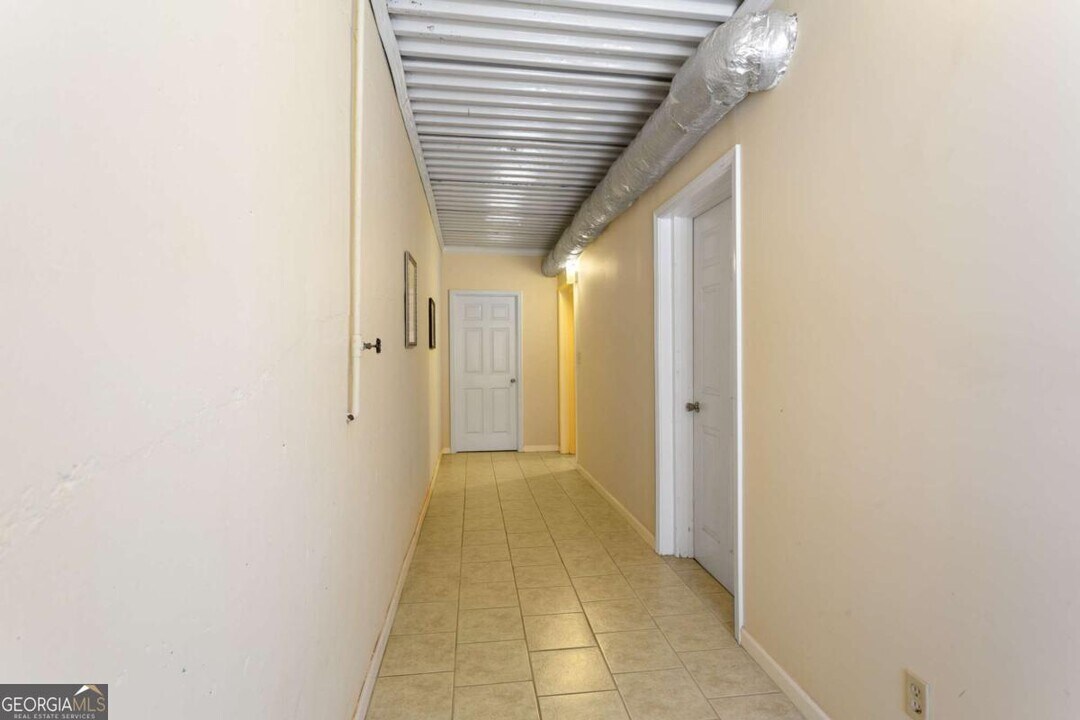 4010 W Cooper Lake Dr SE in Smyrna, GA - Building Photo
