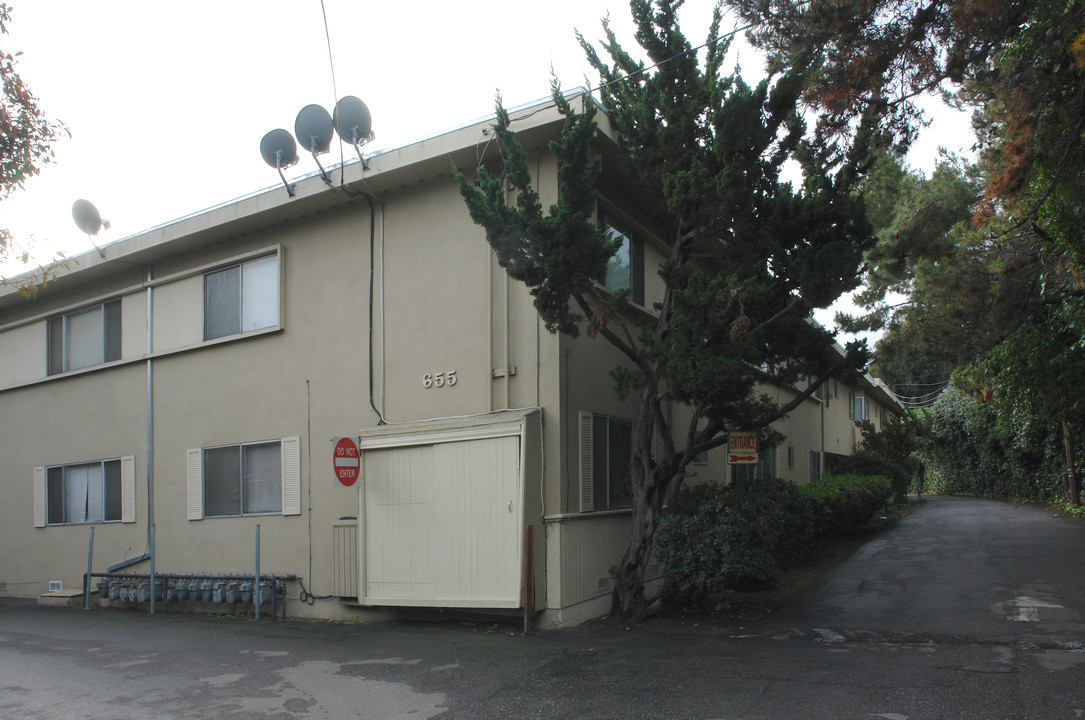 Pinecrest Apartments in Mountain View, CA - Building Photo