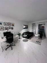 2970 NE 16th Ave in Oakland Park, FL - Foto de edificio - Building Photo