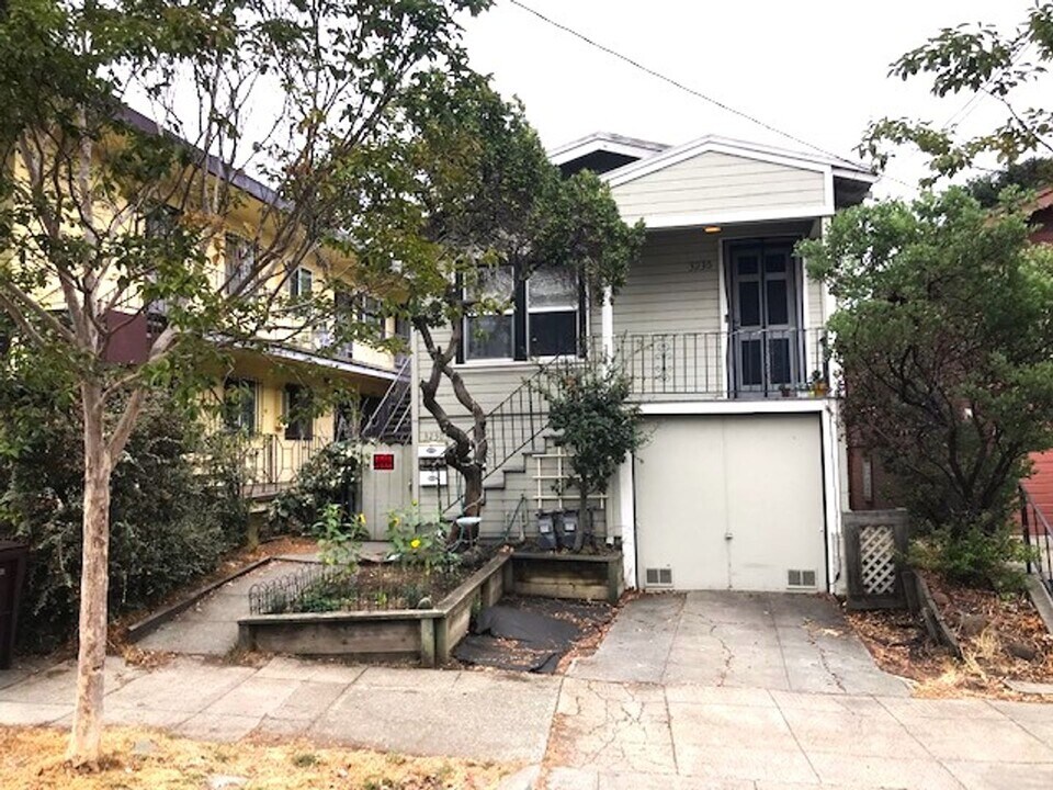 3230 Maple Ave in Oakland, CA - Building Photo