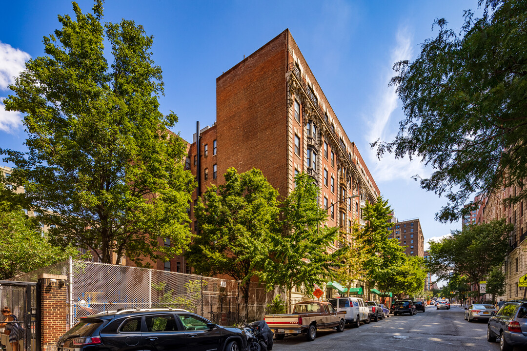 Hudson Court in New York, NY - Building Photo