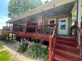 725 W 3rd St in Dubuque, IA - Building Photo