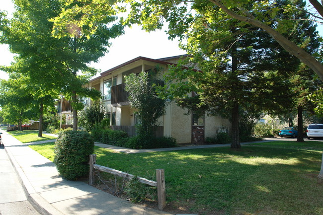 2290 Notre Dame Blvd in Chico, CA - Building Photo - Building Photo