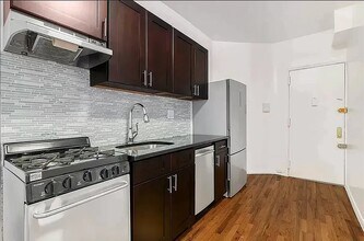 115 Perry St in New York, NY - Foto de edificio - Building Photo