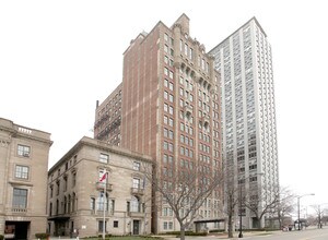 1540 N Lake Shore Dr in Chicago, IL - Building Photo - Building Photo