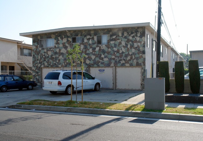 11944 Grevillea Ave in Hawthorne, CA - Building Photo - Building Photo