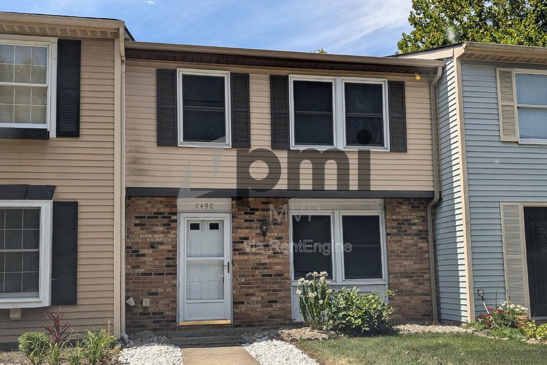 7490 Stonetrail Way in Reynoldsburg, OH - Building Photo