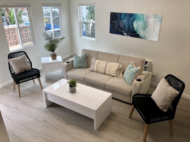 755 Windemere Ct in San Diego, CA - Foto de edificio - Building Photo