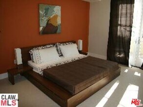 1517 S Bentley Ave in Los Angeles, CA - Building Photo - Building Photo