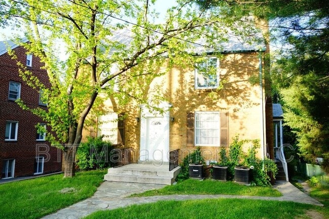 7905 Flower Ave in Takoma Park, MD - Building Photo - Building Photo