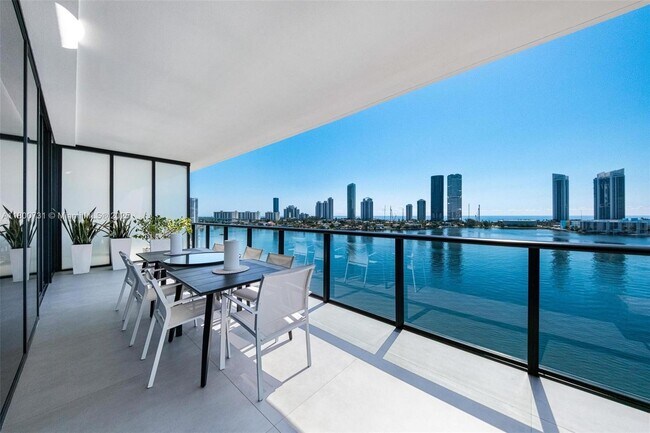 5500 Island Estates Dr in Aventura, FL - Building Photo - Building Photo