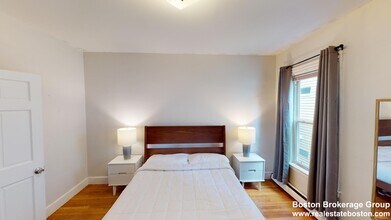 59-61 Hillside St, Unit 2 in Boston, MA - Foto de edificio - Building Photo