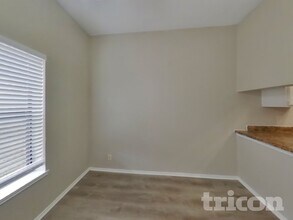 8028 Copper Trail Dr, Unit 620 in San Antonio, TX - Foto de edificio - Building Photo