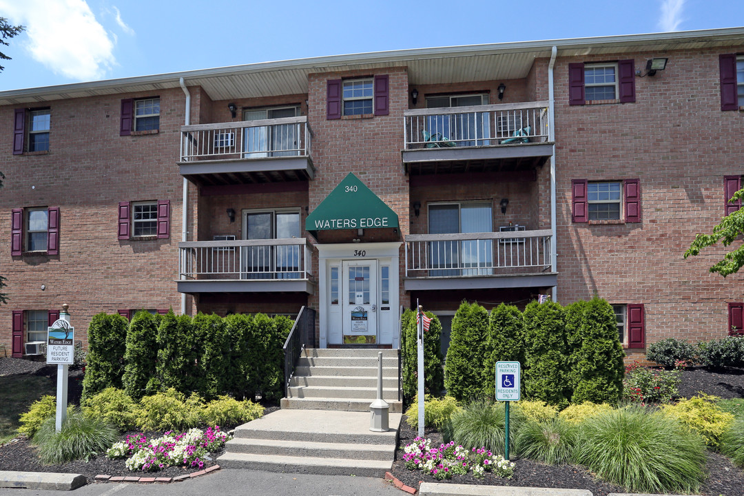 Waters Edge Apartments in Bethlehem, PA - Building Photo