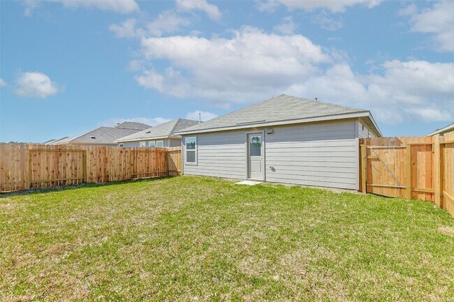 12006 Noble Wood Vlg in Magnolia, TX - Foto de edificio - Building Photo