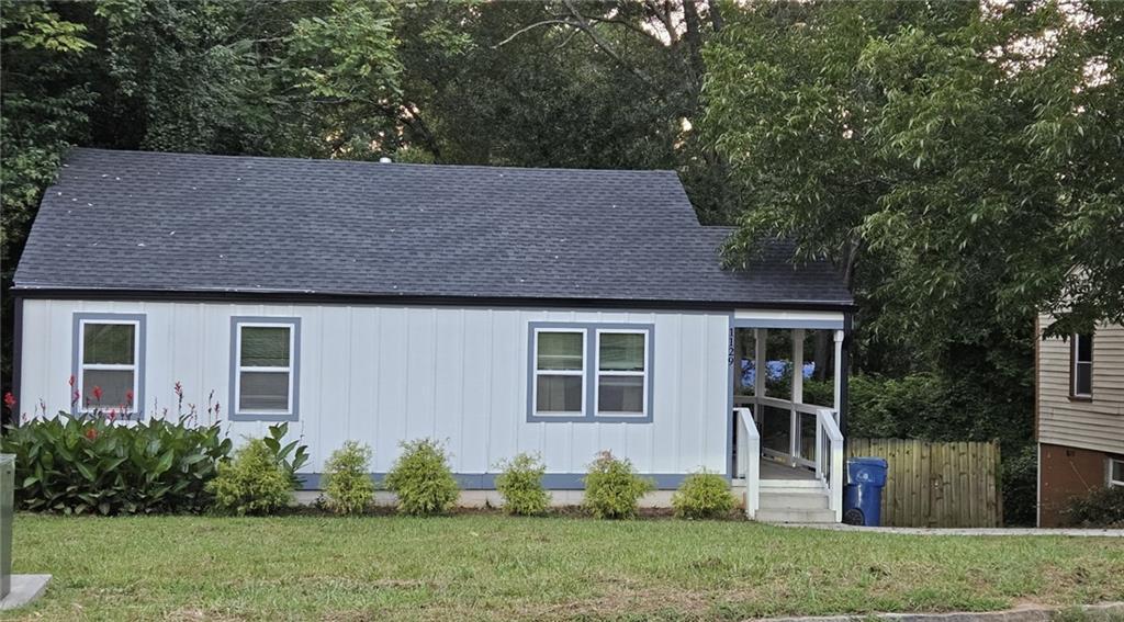 1129 Graymont Dr SW in Atlanta, GA - Building Photo