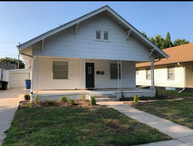 property at 713 W 27th St