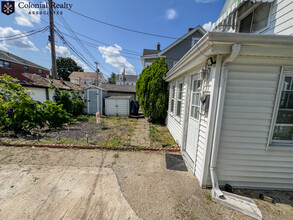 8 Lowell Pl in Waltham, MA - Foto de edificio - Building Photo